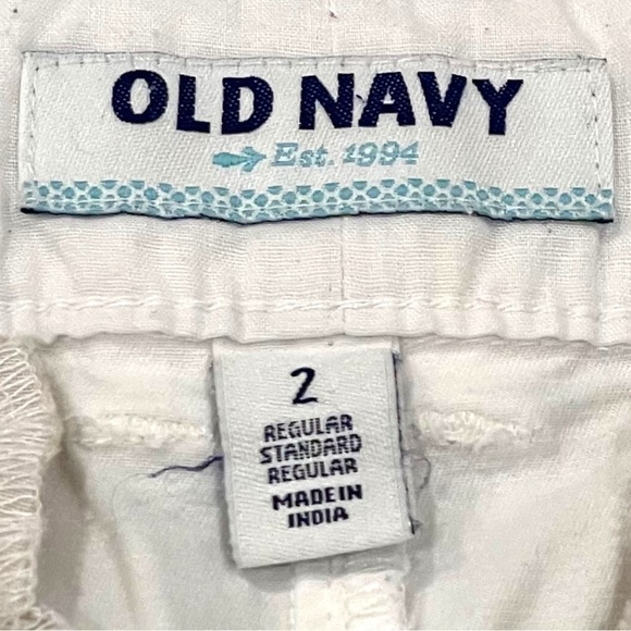 OLD Navy Ladies Sizes 2, 4, 12 White Chino Shorts - Picture 3 of 7